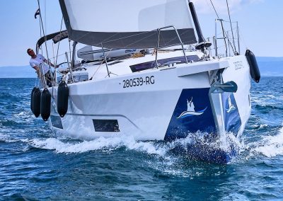 Segelyacht auf voller Fahrt