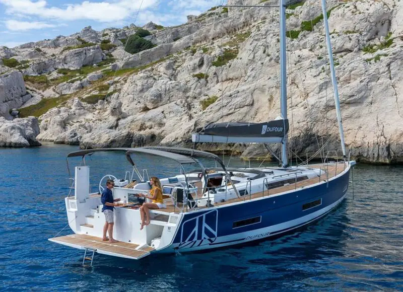 Dufour 530 als Beispiel für eine Yacht für einen privaten Segeltörn